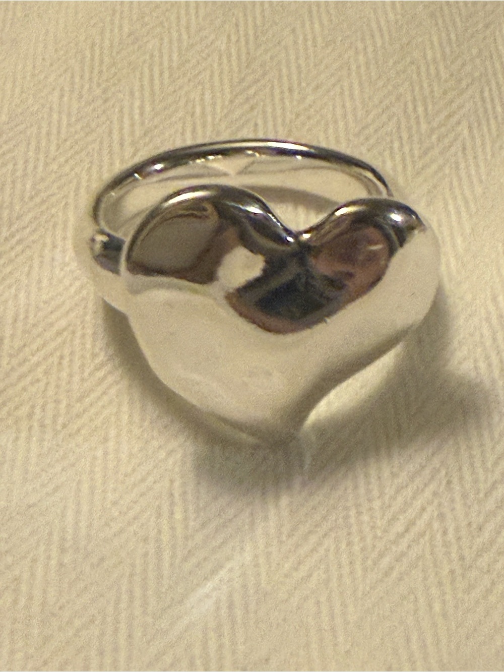 UNO de 50 Silver Heart Ring - Picture 6 of 6